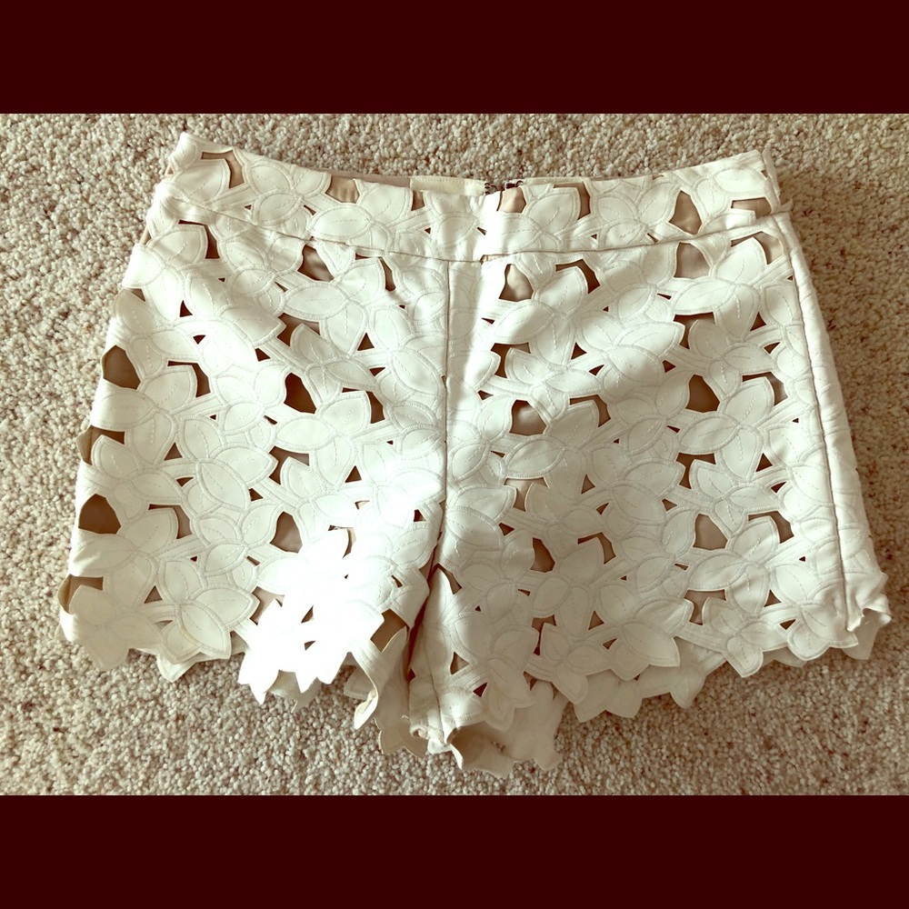 White flower Alice and Olivia dressy shorts
